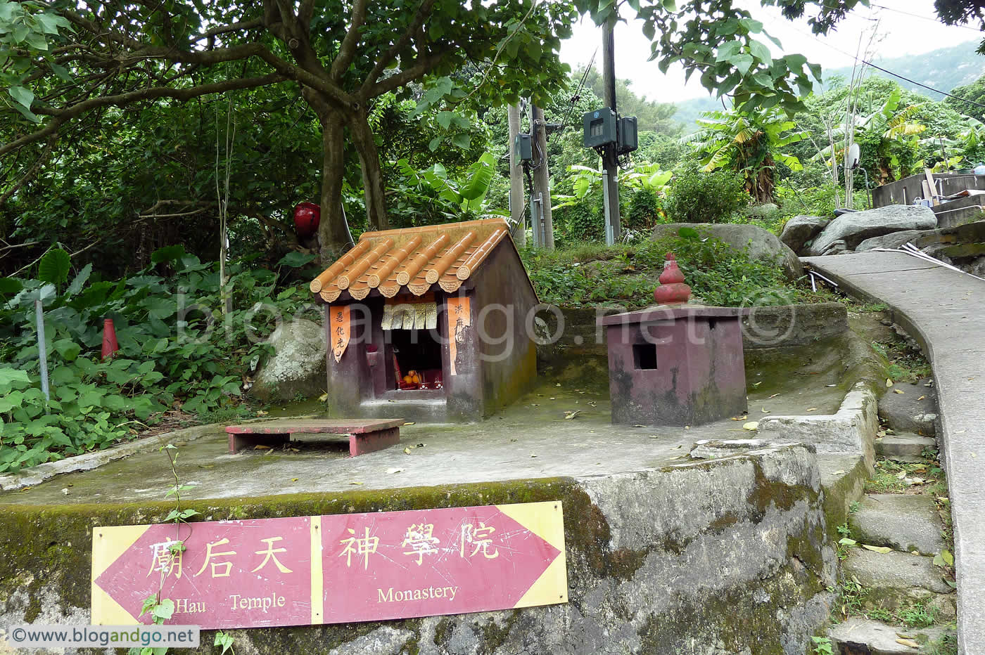 Hong Kong - Take the monastery route